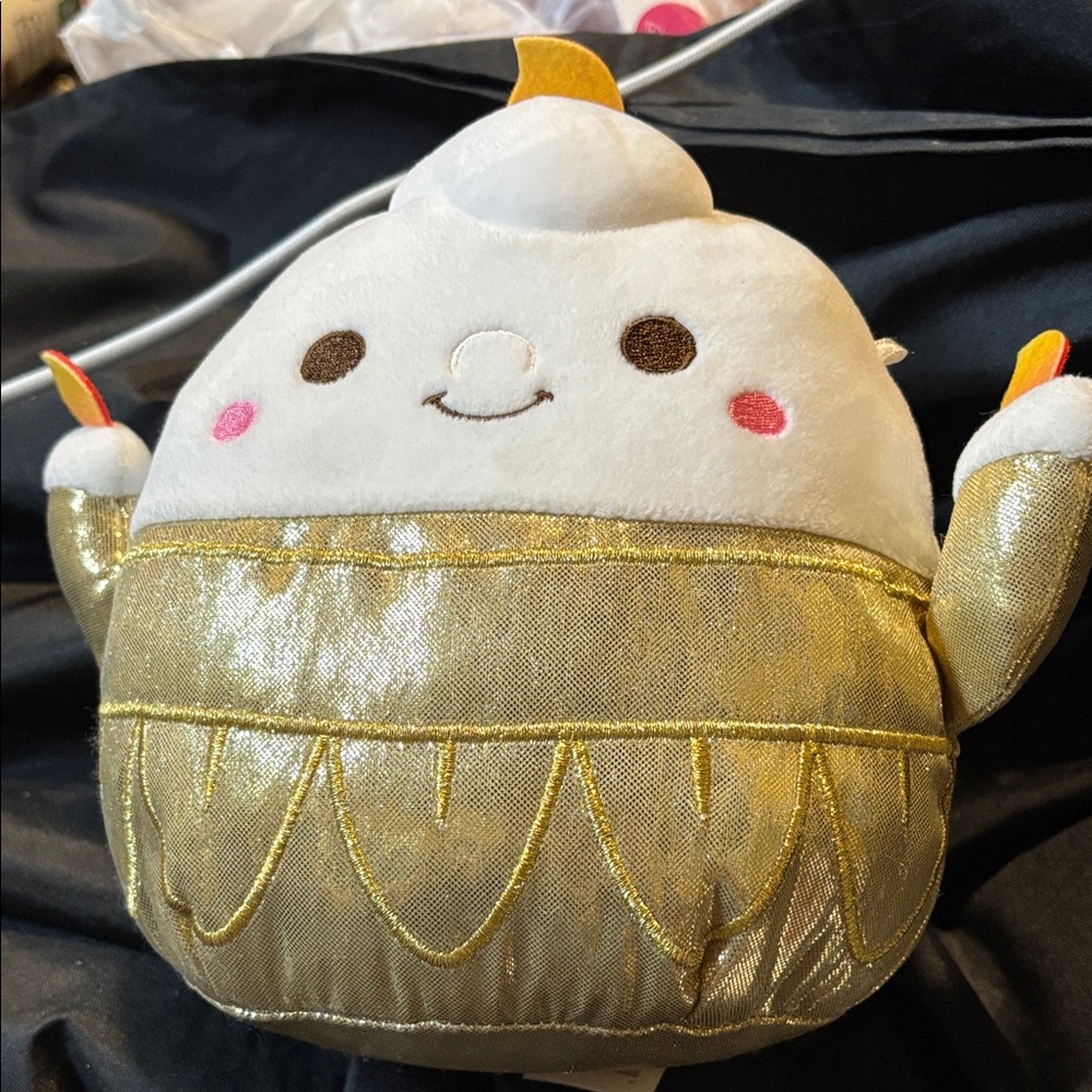 Squish mellows by Disney Charming Gold and Silver White Kids plush toy